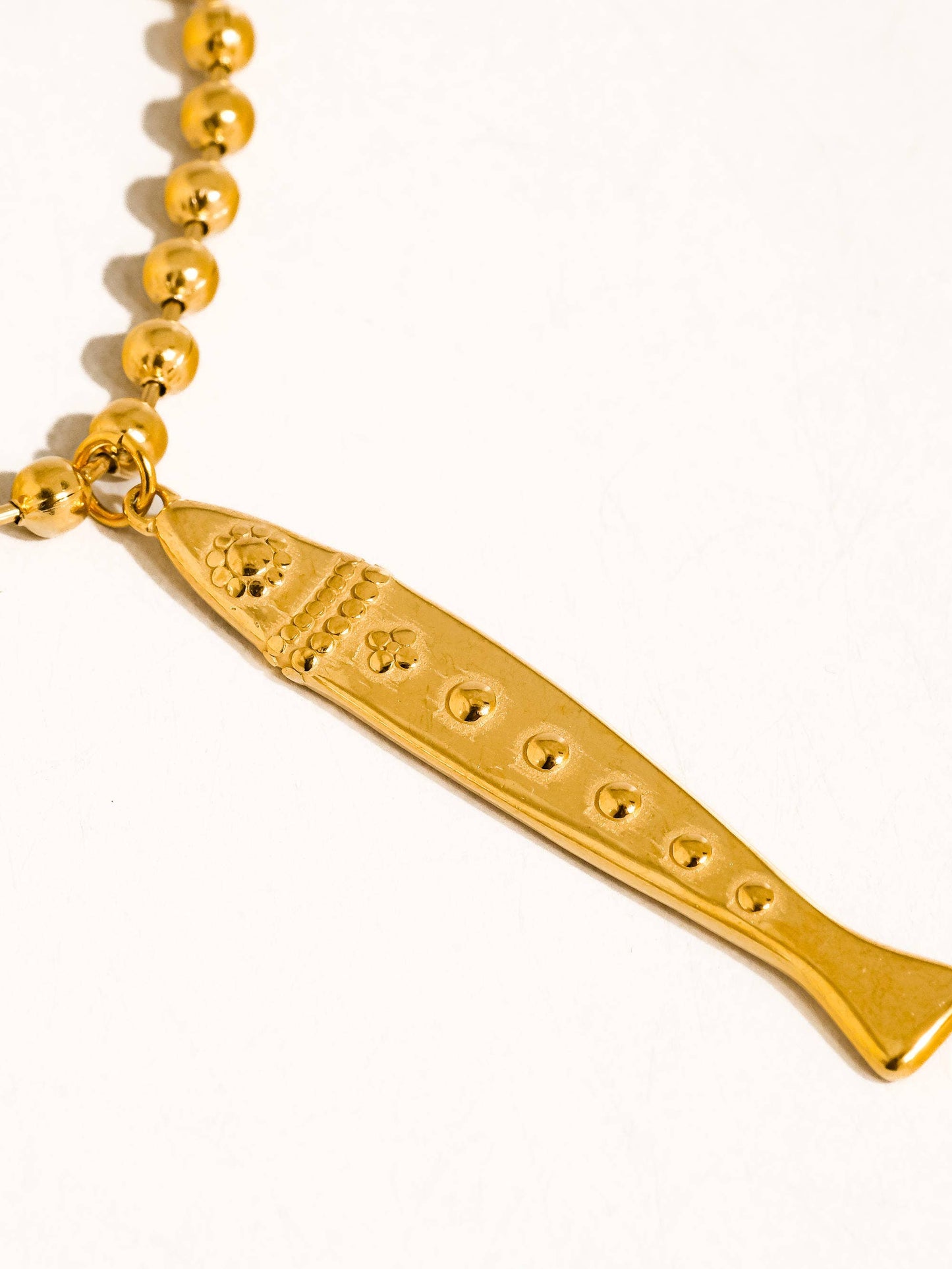 Bellisse 18K Gold Non-Tarnish Vintage Fish Necklace: Yellow Gold