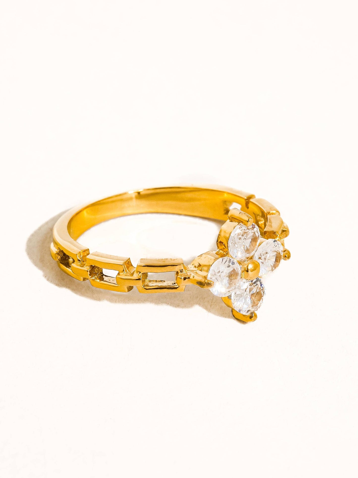Finn 18K Gold Non-Tarnish Flower Chain Ring: Yellow Gold