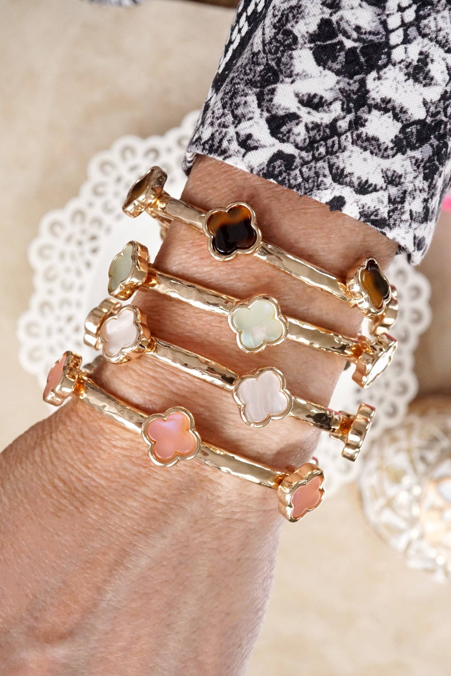 Clover Stretchy Bangle Bracelet – White, Pink, Mint, Tortoise: Soft Pink
