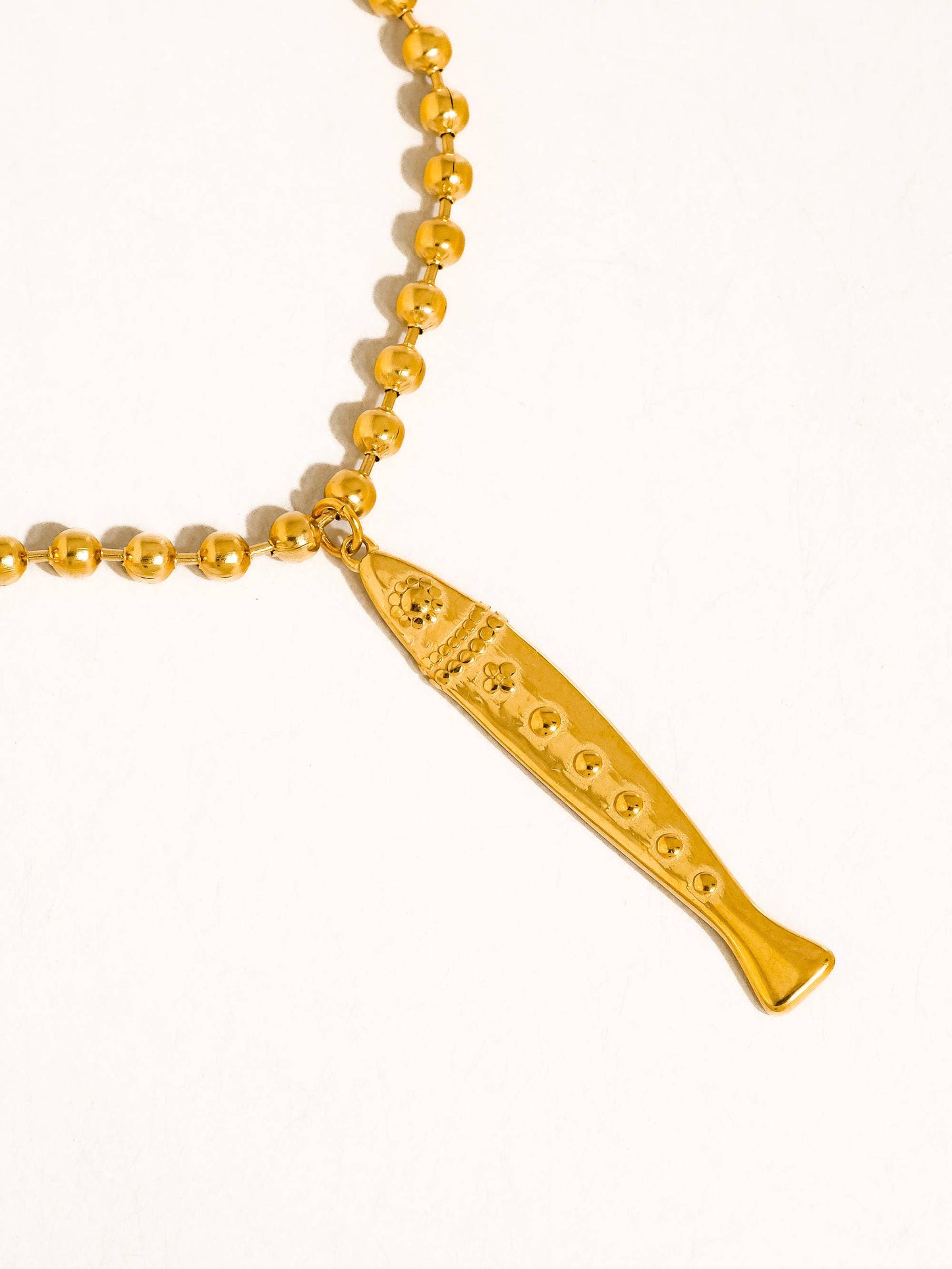 Bellisse 18K Gold Non-Tarnish Vintage Fish Necklace: Yellow Gold