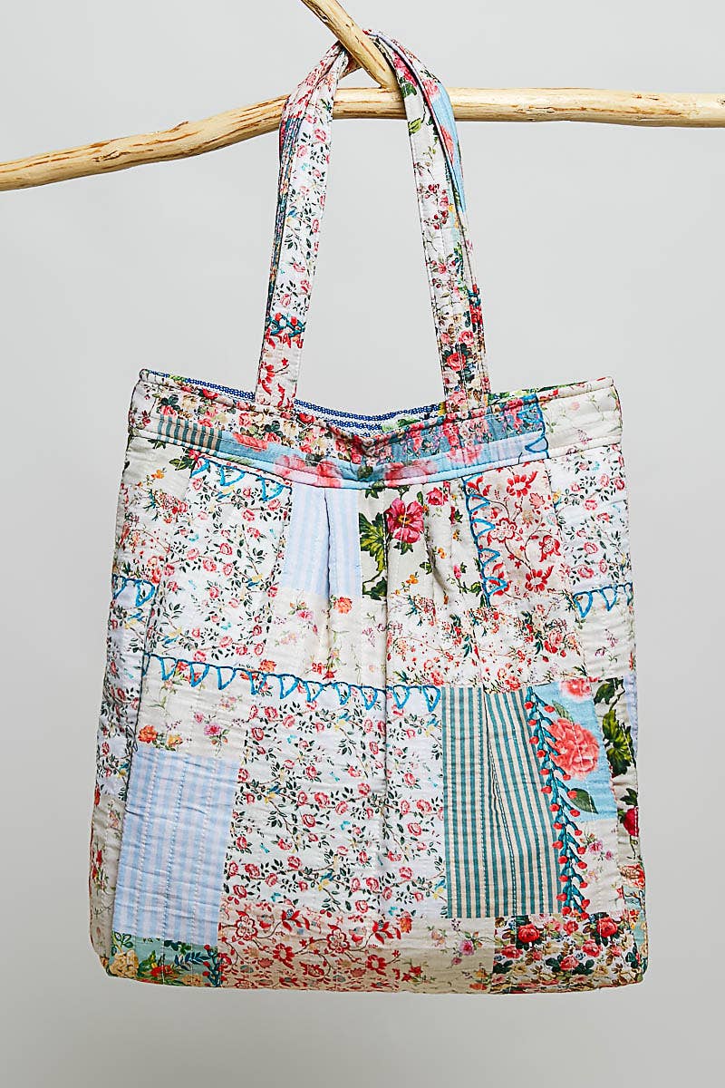 Quilted Patchwork Print Shoulder Tote Bag: IVORY/BLUE / Os