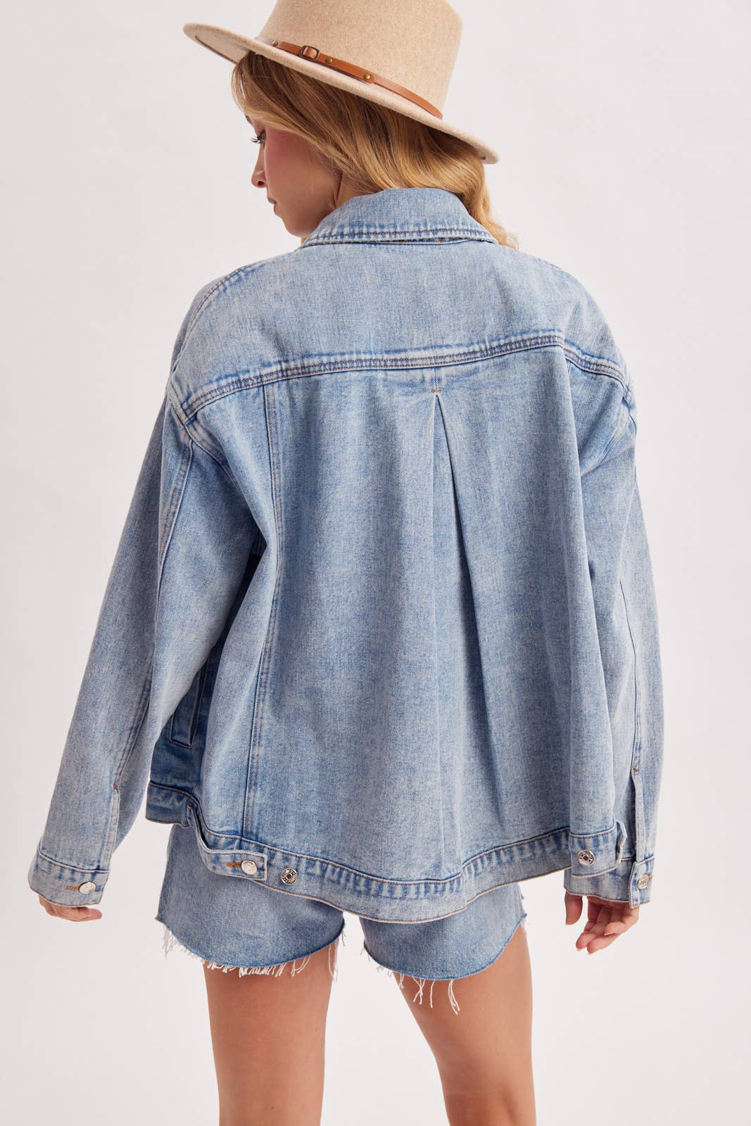 DENIM BUTTON DOWN OVERSIZED JACKET: LT.WASH / L