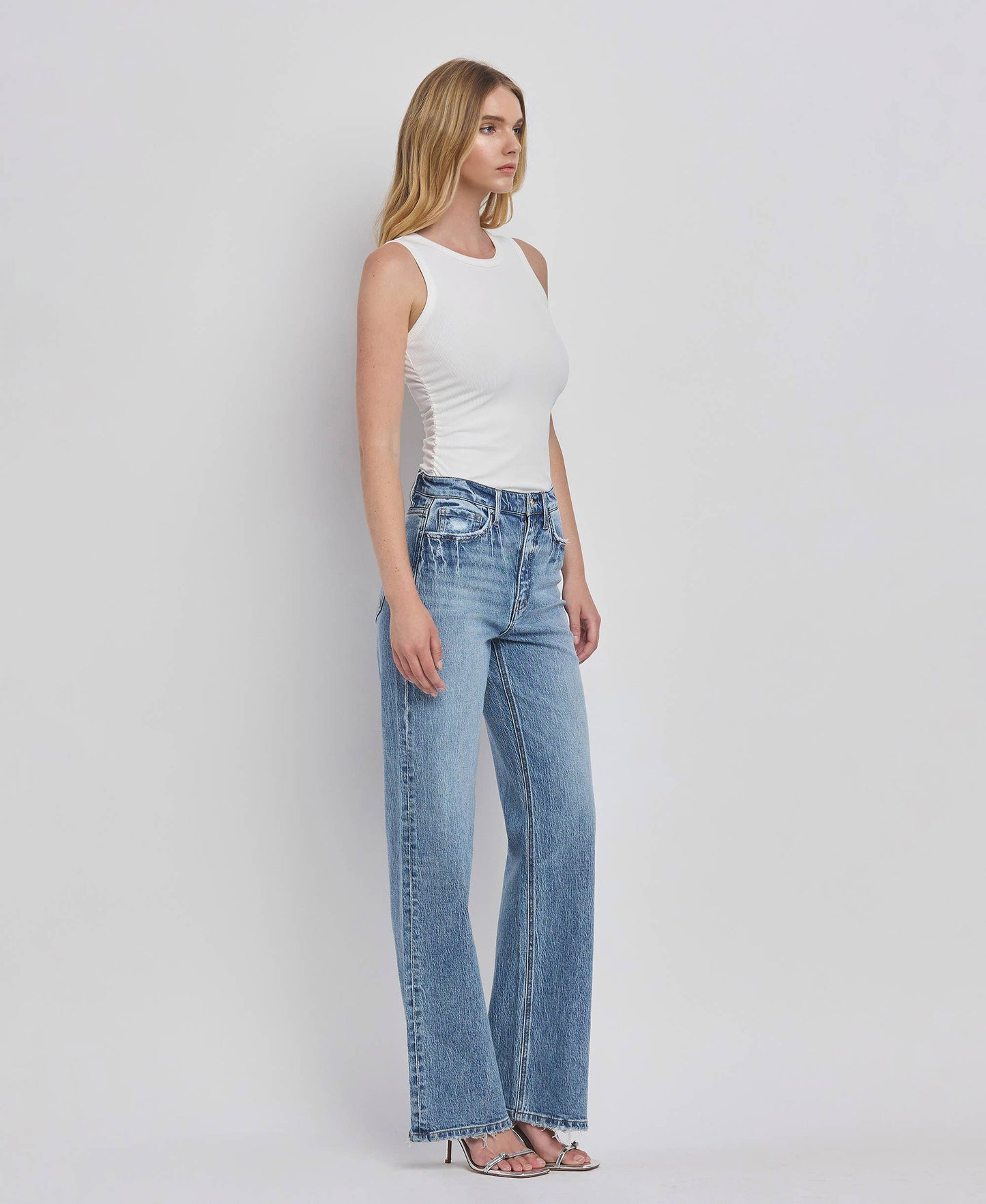 Vervet 90's Super High-Rise Wide Jeans ￼