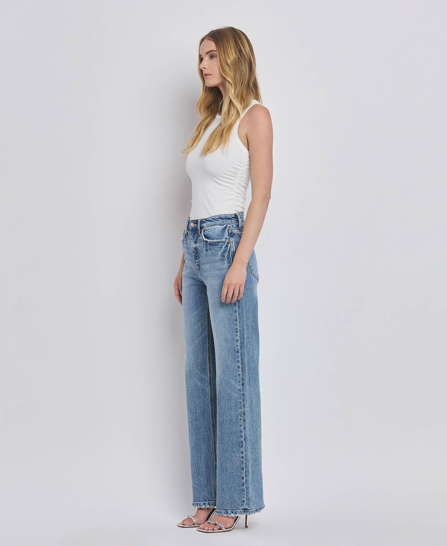 Vervet 90's Super High-Rise Wide Jeans ￼