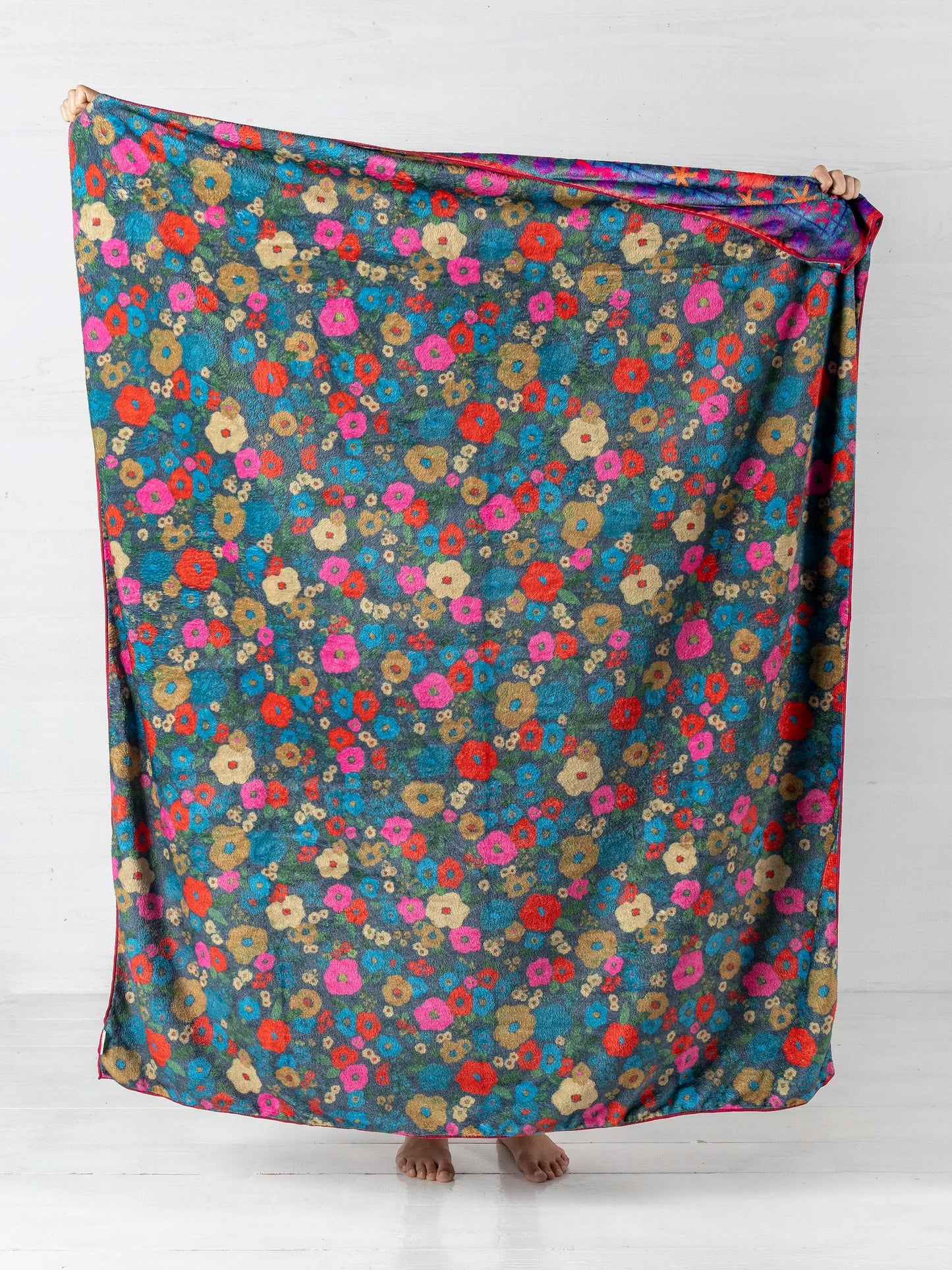 Natural Life￼Double-Sided Cozy Throw Blanket - Pink Folk Flower