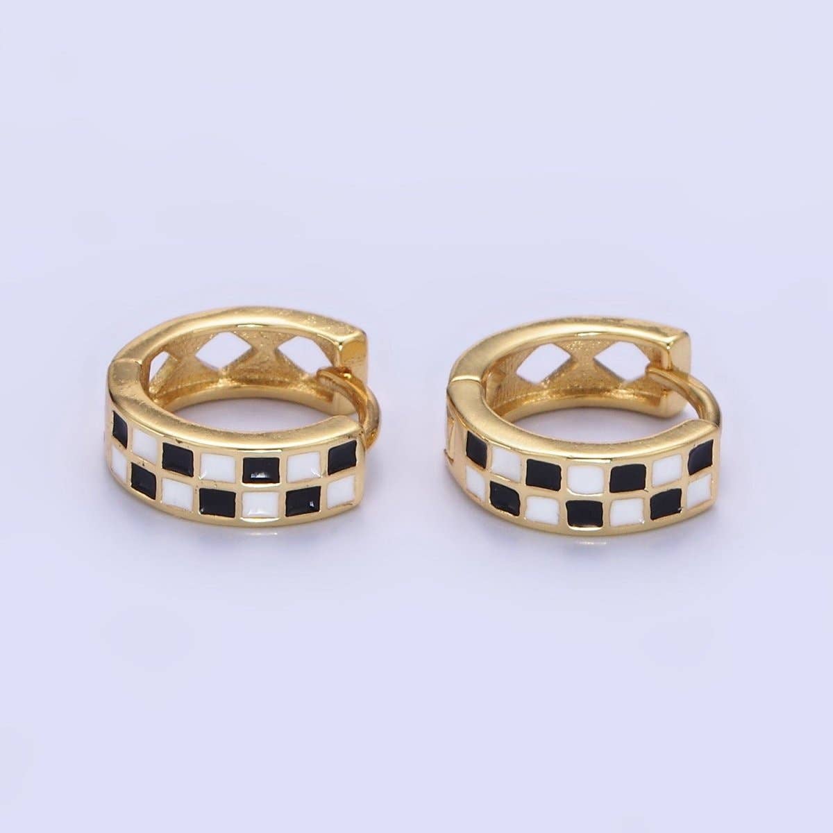 24K Gold Filled 13mm Checkered Enamel Huggie Cartilage Earrings | AD589