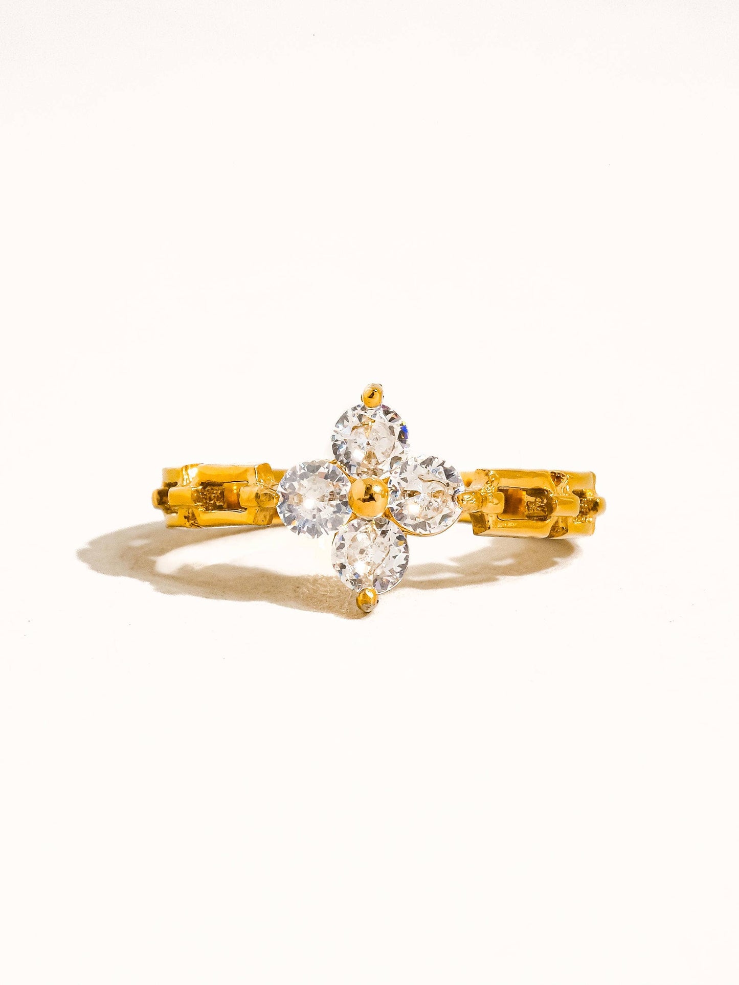 Finn 18K Gold Non-Tarnish Flower Chain Ring: Yellow Gold