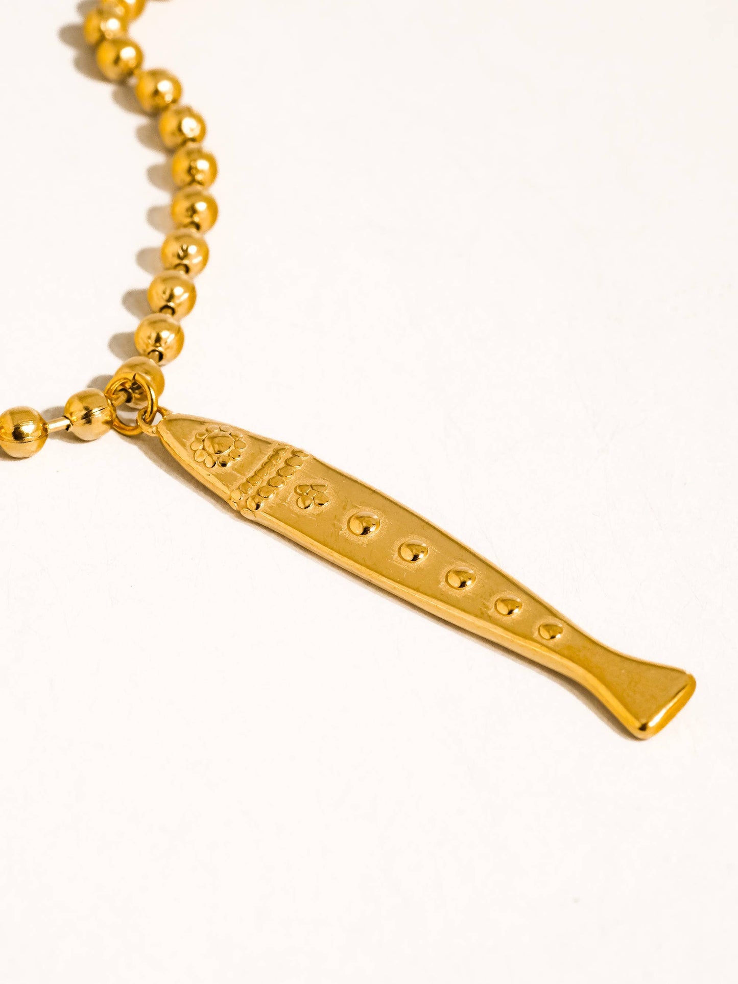 Bellisse 18K Gold Non-Tarnish Vintage Fish Necklace: Yellow Gold