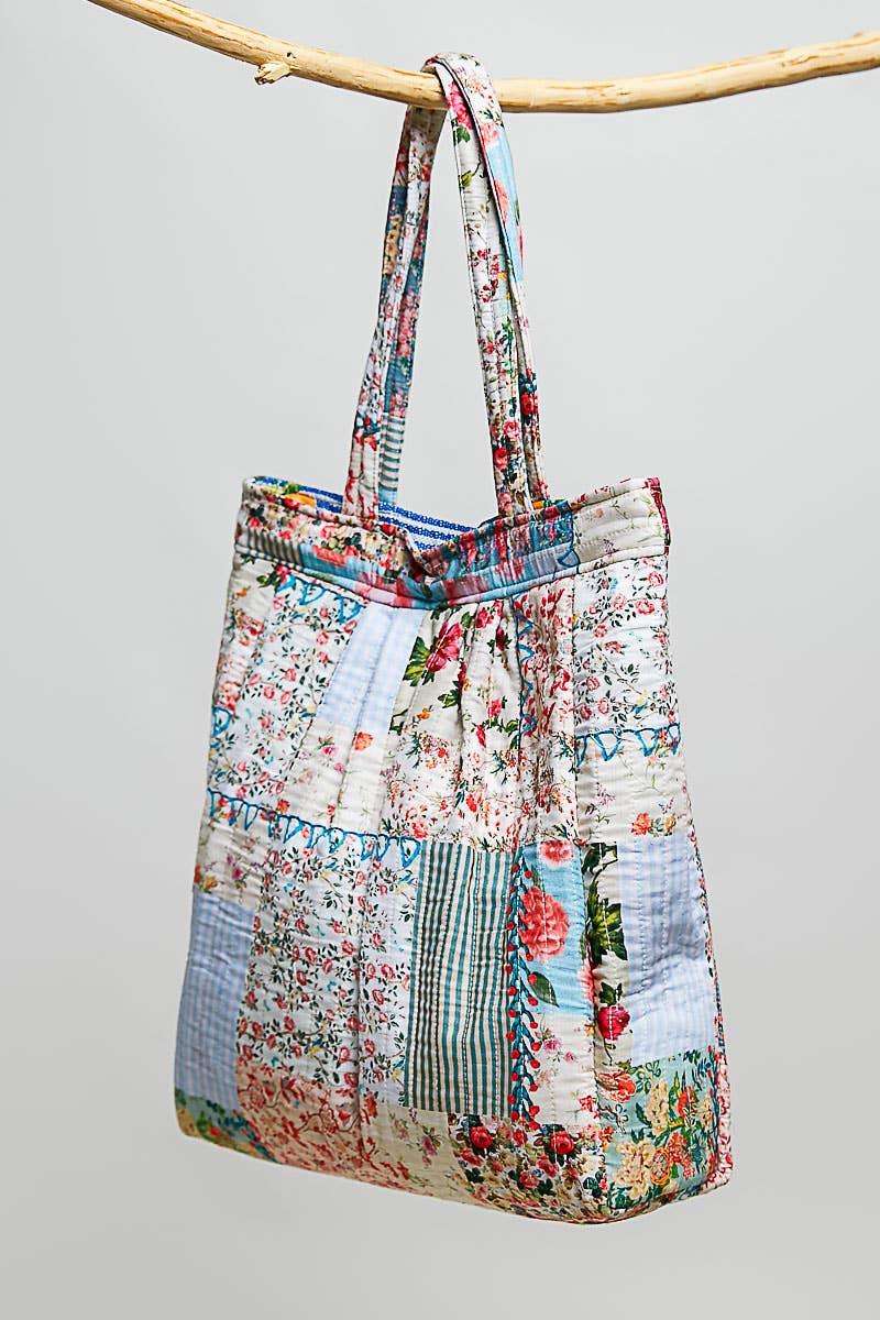 Quilted Patchwork Print Shoulder Tote Bag: IVORY/BLUE / Os