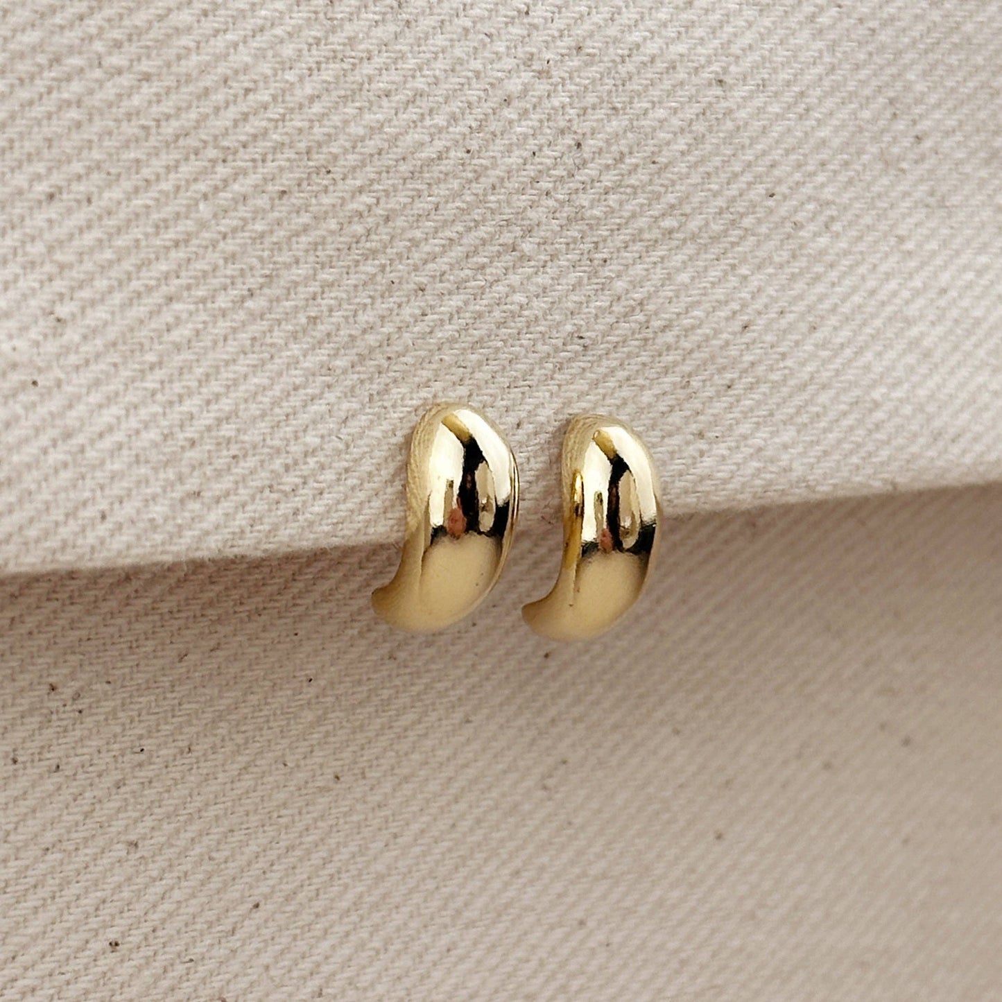 18k Gold Filled Polished Curved Small Stud Earrings